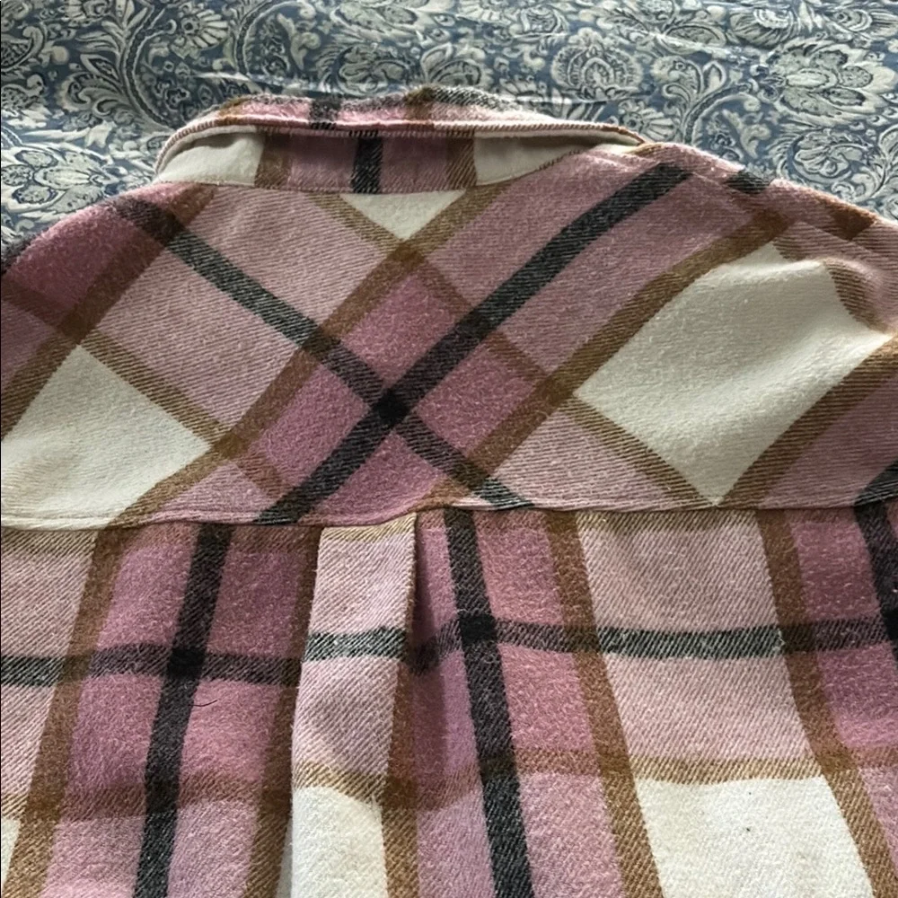 Amazon Pink and White Utility Jacket for Versatile Style - Picture 3 of 4